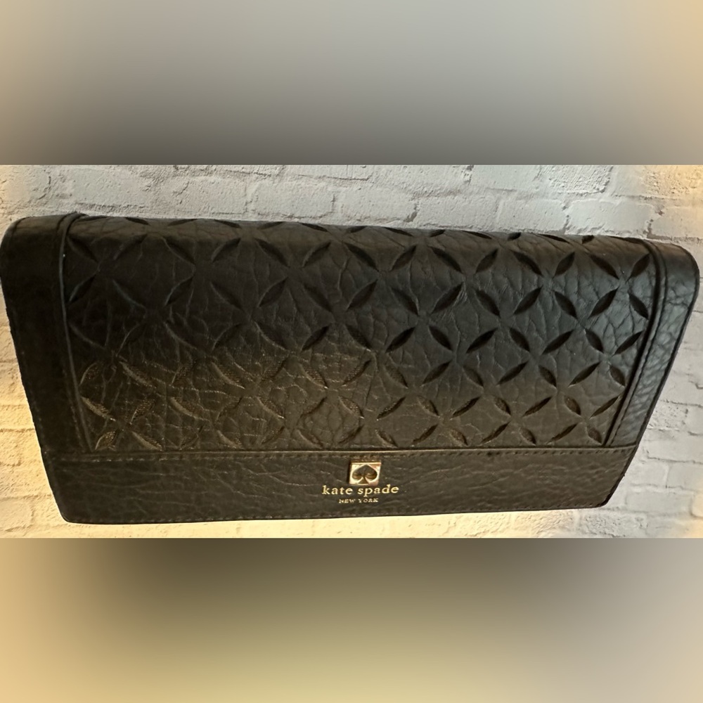 Kate Spade Wallet. - Picture 4 of 11